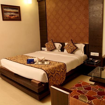 Oyo 905 Galaxy View Hotel Allāhābād Junction Eksteriør bilde
