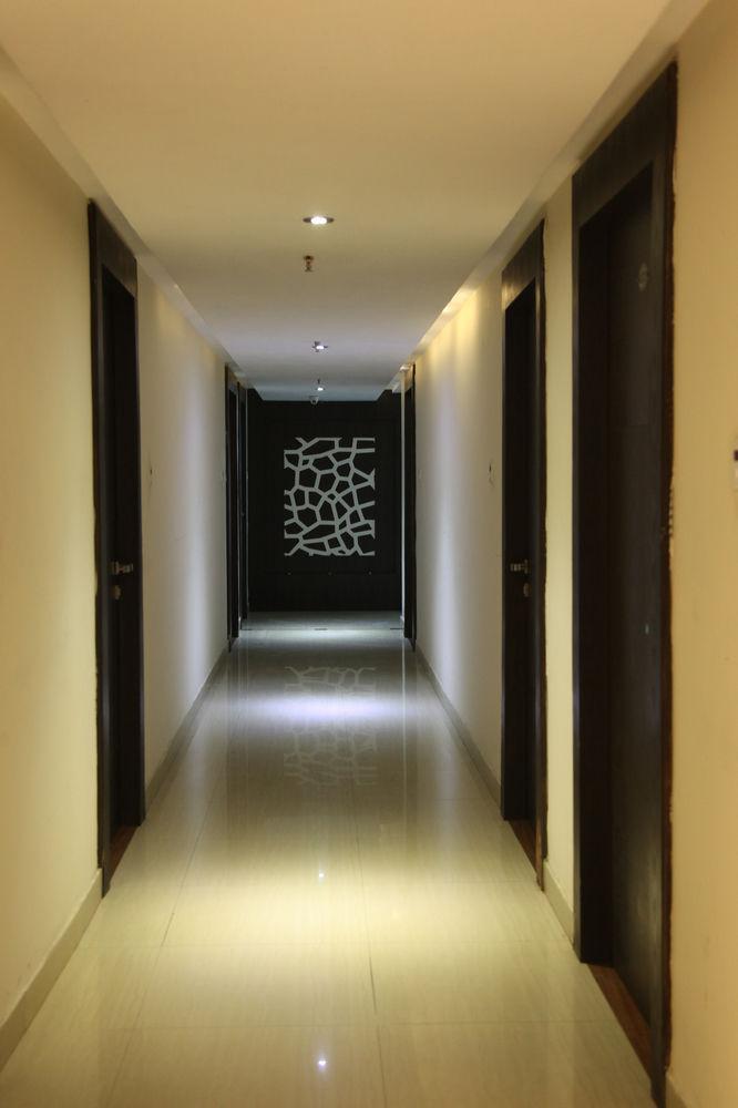 Oyo 905 Galaxy View Hotel Allāhābād Junction Eksteriør bilde