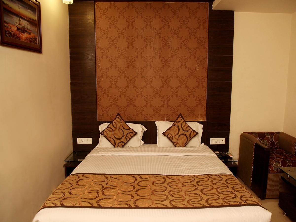 Oyo 905 Galaxy View Hotel Allāhābād Junction Eksteriør bilde