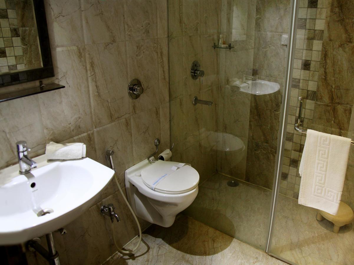 Oyo 905 Galaxy View Hotel Allāhābād Junction Eksteriør bilde