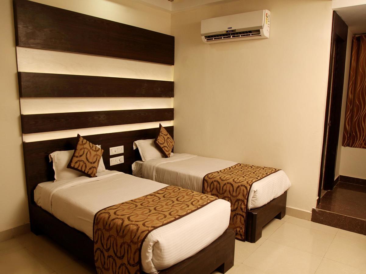 Oyo 905 Galaxy View Hotel Allāhābād Junction Eksteriør bilde